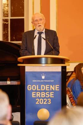 Prof. Dr. Hans Otto Pörtner bei derVerleihung der Goldenen Erbse 2023 im Roten Rathaus Berlin.