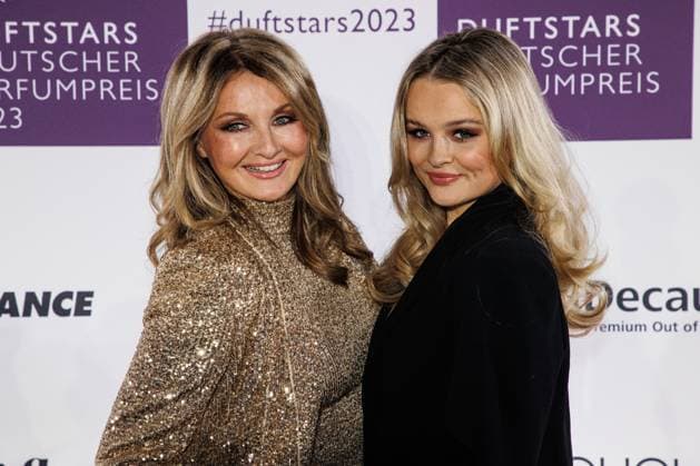 Bilder des Jahres 2023, Entertainment 11 November Entertainment Themen der Woche KW46 Entertainment Bilder des Tages 16.11.2023. Düsseldorf. Duftstars - Deutscher Parfumpreis 2023. Hier: Frauke Ludowig mit Tochter Nele. Düsseldorf Rheinterassen Nordrhein-Westfalen Deutschland *** 16 11 2023 Düsseldorf Duftstars German Perfume Award 2023 Here Frauke Ludowig with daughter Nele Düsseldorf Rheinterassen North Rhine-Westphalia Germany