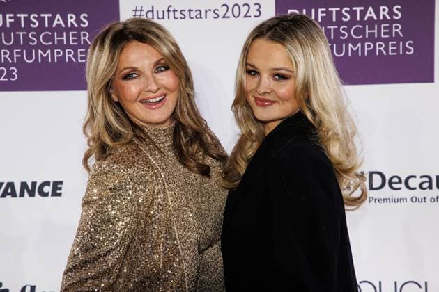 16.11.2023. Düsseldorf. Duftstars - Deutscher Parfumpreis 2023. Hier: Frauke Ludowig mit Tochter Nele. Düsseldorf Rheinterassen Nordrhein-Westfalen Deutschland
