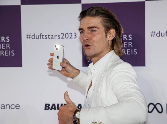 16.11.2023. Düsseldorf. Duftstars - Deutscher Parfumpreis 2023. Hier: Jeremy Fragrance. Düsseldorf Rheinterassen Nordrhein-Westfalen Deutschland