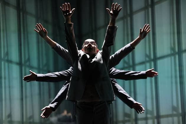 Bilder des Jahres 2023, Entertainment 11 November Entertainment Themen der Woche KW46 Entertainment Bilder des Tages ; 1984 von George Orwell, Regie Luk Perceval, am 16.11.2023 in Berlin, (Berliner Ensemble), Deutschland *** 1984 by George Orwell, directed by Luk Perceval, on 16 11 2023 in Berlin, Berliner Ensemble , Germany