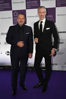 Deutscher Parfumpreis Duftstars am 16.11.2023 in der Rheinterrasse in Düsseldorf Die Verleihung des 31. Deutschen Parfumpreises Duftstars findet am 16.11.2023 in der Rheinterrasse in Düsseldorf statt. Udo Heuser, links und Andreas Fuhlisch, rechts