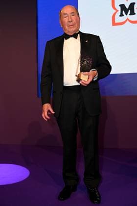 Deutscher Parfumpreis Duftstars am 16.11.2023 in der Rheinterrasse in Düsseldorf Die Verleihung des 31. Deutschen Parfumpreises Duftstars findet am 16.11.2023 in der Rheinterrasse in Düsseldorf statt. Erwin Müller ( Drogeriechef ) hat den Persönlichkeitspreis erhalten.