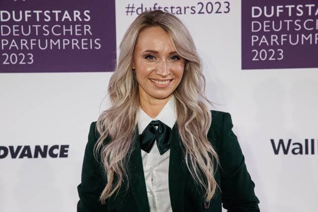 16.11.2023. Düsseldorf. Duftstars - Deutscher Parfumpreis 2023. Hier: Angelina Patchouli. Düsseldorf Rheinterassen Nordrhein-Westfalen Deutschland