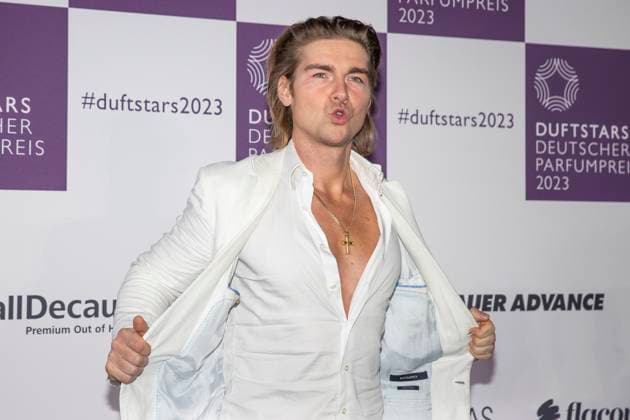 Influencer Jeremy Fragrance. DUFTSTARS 2023 - Deutscher Parfumpreis Verleihung des deutschen Parfumpreises DUFTSTARS durch die Fragrance Foundation am 16.11.2023, Rheinterrassen, Duesseldorf.