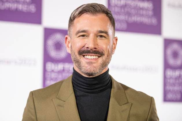 Moderator Jochen Schropp. DUFTSTARS 2023 - Deutscher Parfumpreis Verleihung des deutschen Parfumpreises DUFTSTARS durch die Fragrance Foundation am 16.11.2023, Rheinterrassen, Duesseldorf.