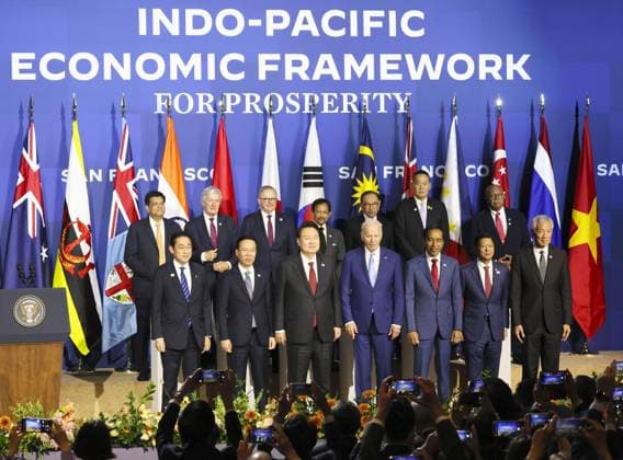News Themen der Woche KW46 News Bilder des Tages IPEF summit in San Francisco Participants of a summit on the economic initiative called the Indo-Pacific Economic Framework attend a photo session on Nov. 16, 2023, in San Francisco. (Pool photo)  A14AA0002144596P
