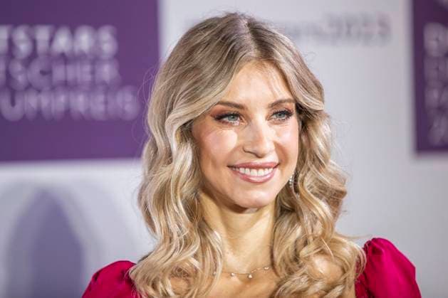 Moderatorin Cathy Hummels. DUFTSTARS 2023 - Deutscher Parfumpreis Verleihung des deutschen Parfumpreises DUFTSTARS durch die Fragrance Foundation am 16.11.2023, Rheinterrassen, Duesseldorf.