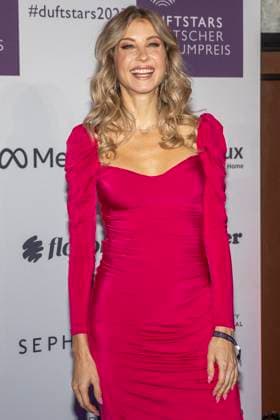 Moderatorin Cathy Hummels. DUFTSTARS 2023 - Deutscher Parfumpreis Verleihung des deutschen Parfumpreises DUFTSTARS durch die Fragrance Foundation am 16.11.2023, Rheinterrassen, Duesseldorf.