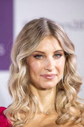 Moderatorin Cathy Hummels. DUFTSTARS 2023 - Deutscher Parfumpreis Verleihung des deutschen Parfumpreises DUFTSTARS durch die Fragrance Foundation am 16.11.2023, Rheinterrassen, Duesseldorf.