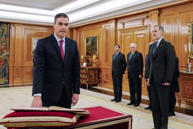 Bilder des Jahres 2023, News 11 November News Themen der Woche KW46 News Bilder des Tages Pedro Sanchez pledges his office as Prime Minister before the King Felipe VI and the Constitution at Palacio de la Zarzuela, Madrid, Spain, 17 November 2023. Sánchez promises as Prime Minister president before the King and the Constitution !ACHTUNG: NUR REDAKTIONELLE NUTZUNG!  Copyright: xBallesterosx GRAF8432 20231117-55012327392_1