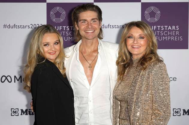 Nele Ludowig, Jeremy Fragrance und Frauke Ludowig bei der Verleihung des Deutschen Parfumpreises Duftstars 2023 auf der Rheinterrasse Düsseldorf. Düsseldorf, 16.11.2023