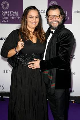 Manuel Cortez mit Freundin Saina Bayatpour bei der Verleihung des Deutschen Parfumpreises Duftstars 2023 auf der Rheinterrasse Düsseldorf. Düsseldorf, 16.11.2023
