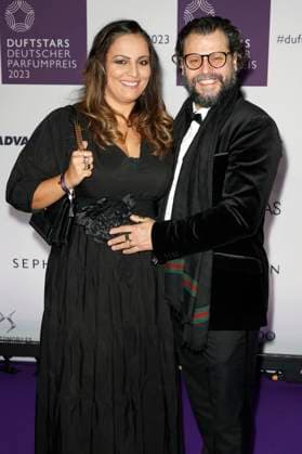 Manuel Cortez mit Freundin Saina Bayatpour bei der Verleihung des Deutschen Parfumpreises Duftstars 2023 auf der Rheinterrasse Düsseldorf. Düsseldorf, 16.11.2023