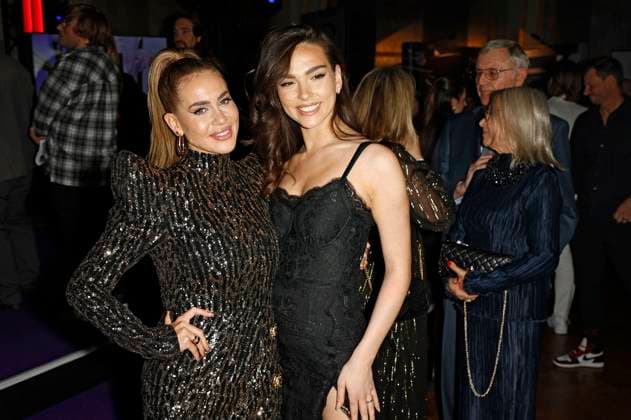 Jessica Haller und Lili Paul-Roncalli bei der Verleihung des Deutschen Parfumpreises Duftstars 2023 auf der Rheinterrasse Düsseldorf. Düsseldorf, 16.11.2023