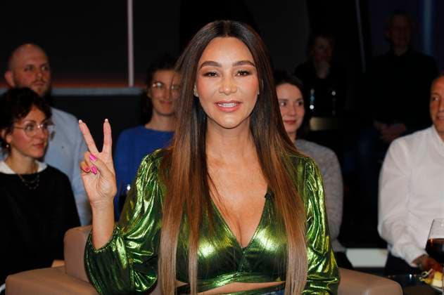 Entertainment Bilder des Tages Verona Pooth bei der Aufzeichnung der NDR Talk Show im NDR Fernsehstudio Lokstedt. Hamburg, 17.11.2023 *** Verona Pooth at the recording of the NDR Talk Show in the NDR television studio Lokstedt Hamburg, 17 11 2023 Foto:xH.xHartmannx xFuturexImagex ndr_talk1711_3126