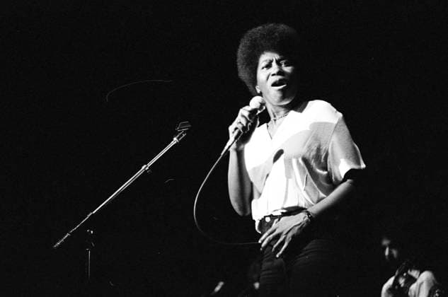 Archivbilder der Woche KW46 Joan Armatrading performing live on stag.......... Joan Armatrading performing live on stage at the Brighton Centre, Brighton, UK, 3rd April 1983, Credit:Chris Craske Avalon  Copyright: xChrisxCraskex xAvalonx 0520452608