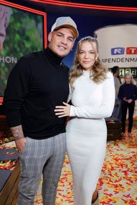 Sänger Pietro Lombardi und seine Verlobte Laura Maria Rypa beim 28. RTL-Spendenmarathon 2023 in den EMG-Studios. Hürth, 17.11.2023 NRW Deutschland Copyright: xChristophxHardtx