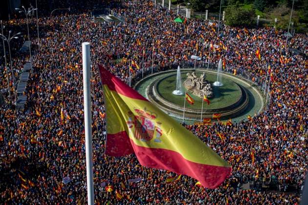 Bilder des Jahres 2023, News 11 November News Themen der Woche KW46 November 18, 2023, Madrid, Madrid, Spain: Thousands of people with banners and flags of Spain, during a demonstration called by Spanish civic organizations that are against the amnesty for pro-independence Catalans presented by the PSOE to secure the inauguration of Pedro Sanchez as President of Spain. This demonstration has as its motto Not in my name: neither Amnesty, nor Self-determination , in Cibeles, in the center of Madrid. Madrid Spain - ZUMAs296 20231118_znp_s296_004 Copyright: xLuisxSotox