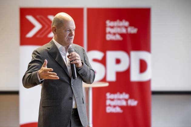 News Themen der Woche KW46 News Bilder des Tages Bundeskanzler Olaf Scholz, SPD, Buergergespraech in Nuthetal, IGV GmbH Nuthetal, 18.11.2023. Nuthetal Deutschland *** Federal Chancellor Olaf Scholz, SPD, Citizens Meeting in Nuthetal, IGV GmbH Nuthetal, 18 11 2023 Nuthetal Germany Copyright: xThomasxImox