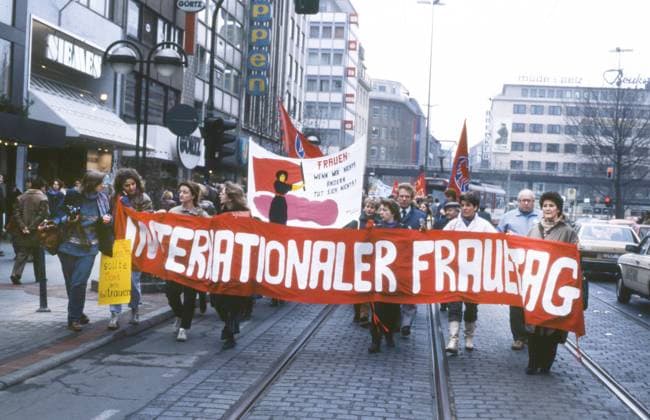 RECORD DATE NOT STATED 84-5Jahre Ereignisse DEU, Deutschland: Die historischen Dias aus den Zeiten 84-85 r Jahre Ereignisse und Personen aus Politik, Kultur, Arbeitsleben, Medizin u.a. Düsseldorf. Demonstration zum Internationalen Frauentag ca. 1984-5 DEU, Germany: The historical slides from the 84s-85s events and people from politics, culture, working life, medicine, etc. *** 84 5years events DEU, Germany The historical slides from the 84 85 r years events and people from politics, culture, working life, medicine, etc Düsseldorf Demonstration for International Womens Day ca 1984 5 DEU, Germany The historical slides from the 84s 85s events and people from politics, culture, working life, medicine, etc