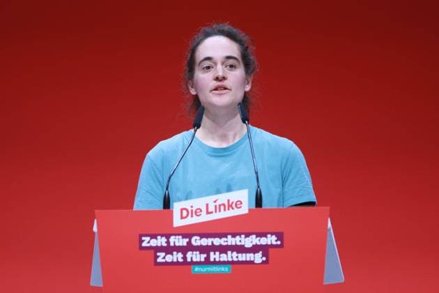 Augsburg, Bayern, Deutschland, 18.11.2023: Parteitag der Linkspartei in der Messe Augsburg: Carola Rackete hält eine Rede zur Bewerbung um Platz zwei der Bundesliste für die Europawahl *** Augsburg, Bavaria, Germany, 18 11 2023 Party conference of the Left Party at the Augsburg Trade Fair Center Carola Rackete gives a speech on her candidacy for second place on the federal list for the European elections Copyright: xdtsxNachrichtenagenturx dts_26084