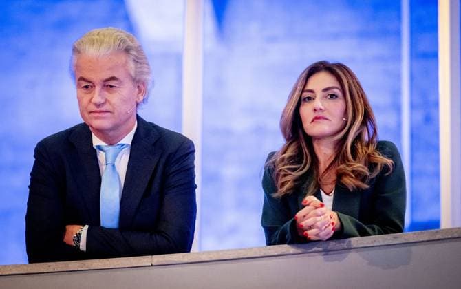 EINDHOVEN - Dilan Yesilgöz (VVD), Geert Wilders (PVV) prior to the Debate of the South in the Evoluon. Three regional broadcasters jointly organized the debate in the run-up to the House of Representatives elections on issues in Brabant, Limburg and Zeeland. ANP ROBIN UTRECHT netherlands out - belgium out  Copyright: xx x484192722x originalFilename: 484192722.jpg
