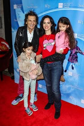 Entertainment Themen der Woche KW46 Entertainment Bilder des Tages Gala performance of The Snowman at the Peacock Theatre. Featuring: Ronnie Wood and Sally Humphreys Wood Where: London, United Kingdom When: 18 Nov 2023 Credit: Cover Images EDITORIAL USE ONLY. NOT FOR USE BY NEWSPAPERS BASED IN THE UK. Copyright: xx 53222517