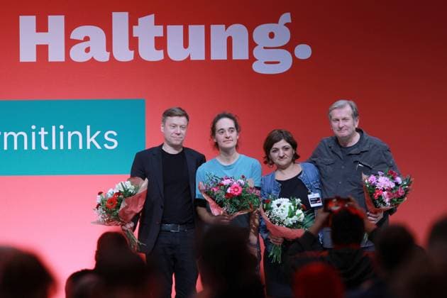 Augsburg, Bayern, Deutschland, 18.11.2023: Parteitag der Linkspartei in der Messe Augsburg: Von links nach rechts: Martin Schirdewan, Carola Rackete, Özlem Demirel, Gerhard Trabert, Spitzenkandidaten für die Europawahl *** Augsburg, Bavaria, Germany, 18 11 2023 Party conference of the Left Party at the Augsburg Trade Fair Center From left to right Martin Schirdewan, Carola Rackete, Özlem Demirel, Gerhard Trabert, top candidates for the European elections Copyright: xdtsxNachrichtenagenturx dts_26090