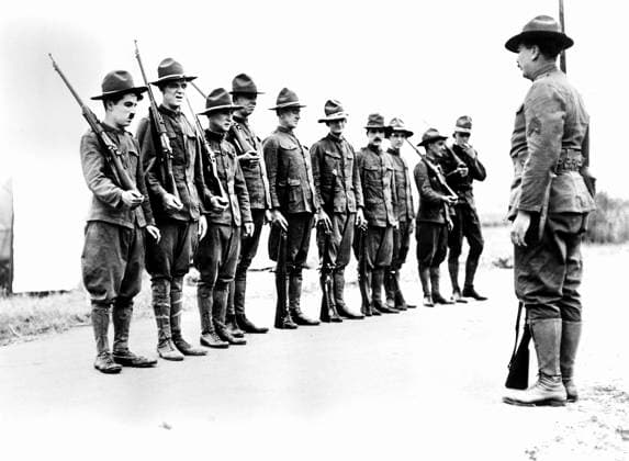 Archivbilder der Woche KW46 Charlie Chaplin (left) on-set of the Film, Shoulder Arms, 1918  Copyright: xABxArchivex jtv002601