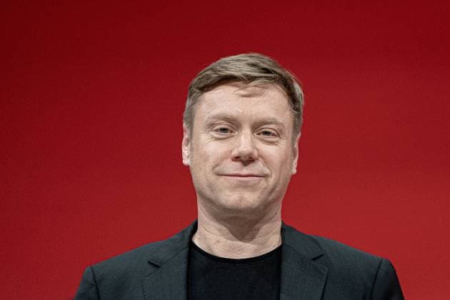 Augsburger Parteitag 2023 Die Linke Martin Schirdewan, Parteivorsitzender und Spitzenkandidat für die Europawahl 2024;Augsburger Parteitag 2023 Die Linke Martin Schirdewan, Parteivorsitzender und Spitzenkandidat für die Europawahl 2024, Augsburg Bayern Deutschland Messe *** Augsburg Party Congress 2023 Die Linke Martin Schirdewan, party chairman and top candidate for the 2024 European elections Augsburg Party Congress 2023 Die Linke Martin Schirdewan, party chairman and top candidate for the 2024 European elections, Augsburg Bavaria Germany Trade fair