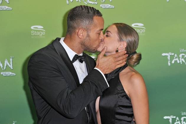 Premiere: TARZAN . Andrej Mangold mit seiner Freundin Annika Jung anläßlich der Premiere des Disneys Musical TARZAN am 16.11.2023 im Stage Apollo Theater Stuttgart. 20231116MWI108484 *** Premiere TARZAN Andrej Mangold with his girlfriend Annika Jung on the occasion of the premiere of the Disney musical TARZAN on 16 11 2023 at the Stage Apollo Theater Stuttgart 20231116MWI108484