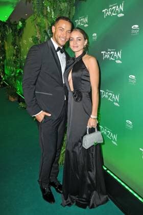 Premiere: TARZAN . Andrej Mangold mit seiner Freundin Annika Jung anläßlich der Premiere des Disneys Musical TARZAN am 16.11.2023 im Stage Apollo Theater Stuttgart. 20231116MWI108701 *** Premiere TARZAN Andrej Mangold with his girlfriend Annika Jung on the occasion of the premiere of the Disney musical TARZAN on 16 11 2023 at the Stage Apollo Theater Stuttgart 20231116MWI108701