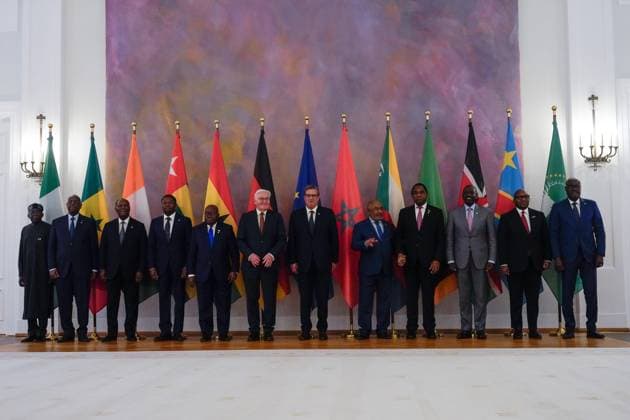 Bilder des Jahres 2023, News 11 November News Themen der Woche KW47 News Bilder des Tages Konferenz G20 Compact with Africa , Staats- und Regierungschefs der G20 Compact with Africa-Länder Konferenz G20 Compact with Africa am 20. November 2023 in Berlin, Ankünfte der Staats- und Regierungschefs der G20 Compact with Africa-Länder, Familienfoto im Schloss Bellevue, mit Bundespräsident Frank-Walter Steinmeier Berlin Berlin GER *** Conference G20 Compact with Africa , Heads of State and Government of the G20 Compact with Africa countries Conference G20 Compact with Africa on November 20, 2023 in Berlin, Arrivals of the Heads of State and Government of the G20 Compact with Africa countries, Family photo at Bellevue Palace, with Federal President Frank Walter Steinmeier Berlin Berlin GER