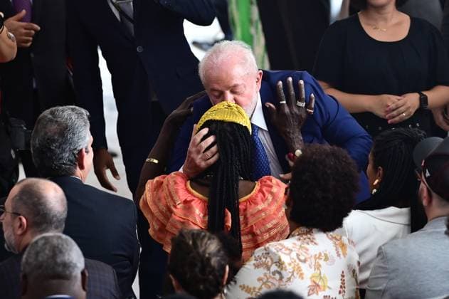 News Themen der Woche KW47 News Bilder des Tages Brasilien, Black Consciousness Day in Brasilia BRASÍLIA, DF - 20.11.2023: LULA DIA DA CONSCIÊNCIA NEGRA - Photo, President Lula and Lia de Itamaracá Composer and singer. This Monday (20) President Lula participates in the ceremony "Brazil for Racial Equality" at Palácio do Planalto on Black Consciousness Day. x2464003x  TonxMolina