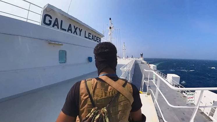 Jemen, Houthi-Rebellen kapern Schiff Galaxy Leader im Roten Meer Images released by Yemen s Houthi group on Nov. 20 show Houthi militants as they Hijack a cargo ship near Yemen in the southern Red Sea on Sunday. Houthi spokesperson says the group s fighters have hijacked the ship, reportedly owned by an Israeli businessman.  YEM2023112003 HouthixGroupxpressxService