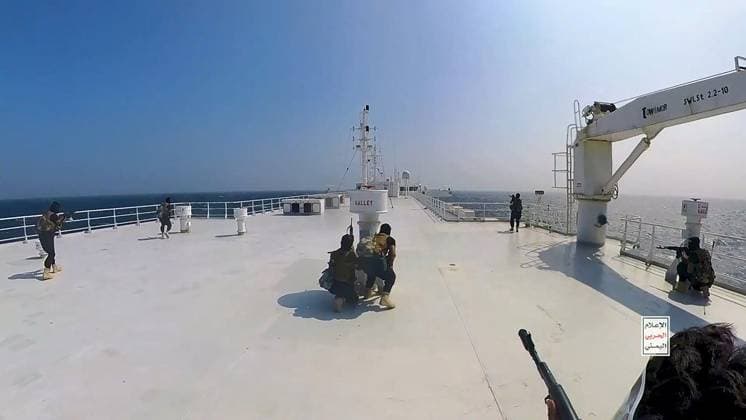 Jemen, Houthi-Rebellen kapern Schiff Galaxy Leader im Roten Meer Images released by Yemen s Houthi group on Nov. 20 show Houthi militants as they Hijack a cargo ship near Yemen in the southern Red Sea on Sunday. Houthi spokesperson says the group s fighters have hijacked the ship, reportedly owned by an Israeli businessman.  YEM2023112004 HouthixGroupxpressxService