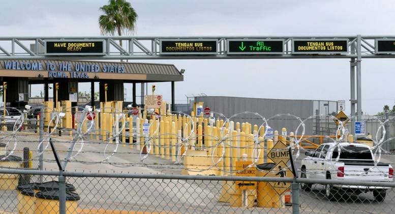 United States and Mexico border fence: The Texas- Mexico border is already one of the most heavily policed peacetime borders in the world. Electronic eyes keep watch around the clock. EDITORIAL USE ONLY  Copyright: xx NirmalxGhoshx sphphotos001233