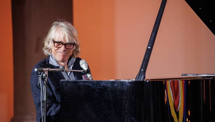 20.11.2023. Düsseldorf. Mit dem Kunstpreis des Landes Nordrhein-Westfalen wird in diesem Jahr ein Multitalent des kreativen Schaffens ausgezeichnet: Helge Schneider – Musiker, Kabarettist, Regisseur, Autor und Maler aus Mülheim an der Ruhr – überzeugte die Jury vor allem mit seiner herausragenden musikalischen Begabung und seinem Improvisationstalent. Düsseldorf K21, Ständehausstraße 1 Nordrhein-Westfalen Deutschland *** 20 11 2023 Düsseldorf This years Art Prize of the State of North Rhine-Westphalia is awarded to a multi-talented creative artist Helge Schneider - musician, cabaret artist, director, author and painter from Mülheim an der Ruhr - convinced the jury above all with his outstanding musical talent and his talent for improvisatio