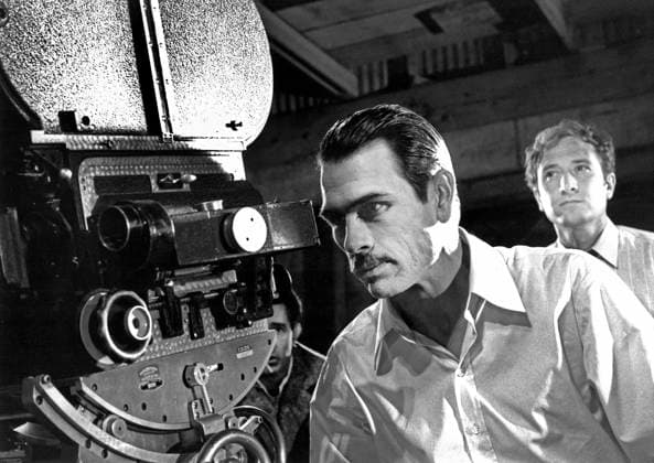 Tommy Lee Jones on-set of the TV Movie, The Amazing Howard Hughes, 1977  Copyright: xABxArchivex jtv002653