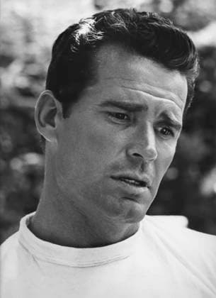 Film The Great Escape Actor James Garner boofing around off camera Bavaria Germany  Copyright: xLeoxFuchsxArchivesx 0632 James Garner (The Great Escape) HEAD TILTED PORTRAIT