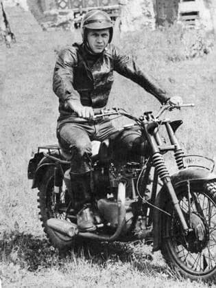 Film The Great Escape Actor Steve McQueen at the set Bavaria Germany  Copyright: xLeoxFuchsxArchivesx 3021 Steve McQueen On Motorcycle Rehearsing fro The Great Escape