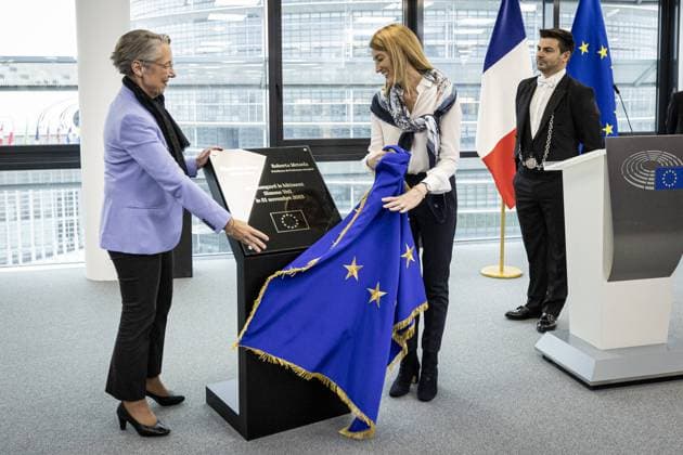 Bilder des Jahres 2023, News 11 November News Themen der Woche KW47 News Bilder des Tages Frankreich, Einweihung des Simone-Veil-Gebäudes im Europäischen Parlament in Straßburg Inauguration du bÃ¢timent Simone Veil au Parlement europÃ en Ã Strasbourg NEWS: La prÃ sidente du Parlement europÃ en Roberta Metsola et le Premier ministre francais Elisabeth Borne assistent Ã l inauguration du bÃ¢timent Simone Veil au Parlement europÃ en Ã Strasbourg, dans l est de la France, le 21 novembre 2023. ElyxandroCegarra Panoramic 