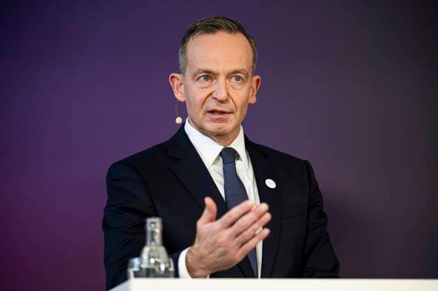 DIGITAL-GIPFEL DER BUNDESREGIERUNG IN JENA 21 11 2023 - Jena: Der Bundesminister für Digitales und Verkehr, Dr. Volker Wissing (FDP), in der Pressekonferenz. Unter dem Jahresschwerpunktthema ãDigitale Transformation in der Zeitenwende. Nachhaltig. Resilient. Zukunftsorientiert.Ò findet der Digital-Gipfel der Bundesregierung am 20. und 21. November 2023 in Jena statt. _________________ *** FEDERAL GOVERNMENT DIGITAL SUMMIT IN JENA 21 11 2023 Jena The Federal Minister for Digital Affairs and Transport, Dr. Volker Wissing FDP , at the press conference Under the annual theme ÒDigital Transformation in the Turning Point Sustainable Resilient Future-OrientedÓ, the Federal GovernmentÕs Digital Summit will take place in Jena on 20 and 21 Novemb