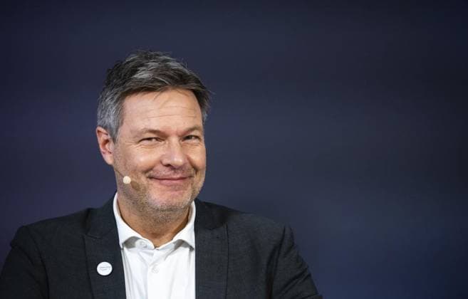 Digital-Gipfel 2023 der Bundesregierung in Jena *** NUR FÜR REDAKTIONELLE ZWECKE *** EDITORIAL USE ONLY ***<p>21 11 2023-Jena: Digital-Gipfel 2023 der Bundesregierung in Jena. Der Fokus des Gipfels liegt auf der Digitalen Transformation in der Zeitenwende und konzentriert sich auf Nachhaltigkeit, Resilienz und Zukunftsausrichtung. im Foto: Pressekonferenz mit Robert Habeck, Bundesminister für Wirtschaft und Klimaschutz ( Deutschland Thueringen Jena Copyright: SaschaxFromm *** Digital Summit 2023 of the Federal Government in Jena FOR EDITORIAL PURPOSES ONLY EDITORIAL USE ONLY p 21 11 2023 Jena Digital Summit 2023 of the Federal Government in Jena The focus of the summit is on the digital transformation in the turn of the century Copyright: SaschaxFromm doc7sxcmem2o6f15fezemh3 ,EDITORIAL USE ONLY