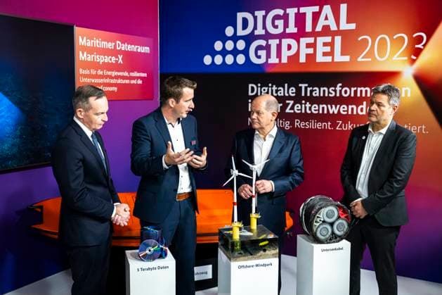 News Themen der Woche KW47 News Bilder des Tages DIGITAL-GIPFEL DER BUNDESREGIERUNG IN JENA 21 11 2023 - Jena: Bundeskanzler Olaf Scholz (SPD), der Bundesminister für Wirtschaft und Klimaschutz, Robert Habeck (BÜNDNIS 90 DIE GRÜNEN), und der Bundesminister für Digitales und Verkehr, Dr. Volker Wissing (FDP), mit dem CEO der north.io GmbH, Jann Wendt. Unter dem Jahresschwerpunktthema ãDigitale Transformation in der Zeitenwende. Nachhaltig. Resilient. Zukunftsorientiert.Ò findet der Digital-Gipfel der Bundesregierung am 20. und 21. November 2023 in Jena statt. _________________ *** FEDERAL GOVERNMENT DIGITAL SUMMIT IN JENA 21 11 2023 Jena Federal Chancellor Olaf Scholz SPD , the Federal Minister for Economic Affairs and Climate Protection, Robert Habeck Alliance 90 The Greens , and the