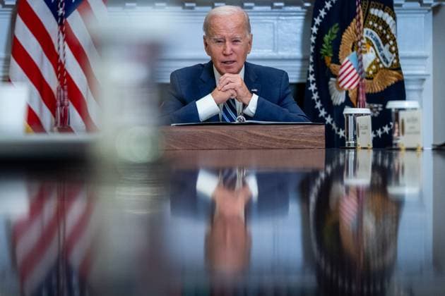 News Themen der Woche KW47 News Bilder des Tages US President Joe Biden, with Secretary of State Antony Blinken (L), Attorney General Merrick Garland (R) and other administration officials, outlines efforts to counter the flow of fentanyl into the United States during a meeting in the Roosevelt Room of the White House in Washington, DC, on November 21, 2023. President Biden also gave a brief update on the negotiations for the release of hostages taken by Hamas on 07 October.  WAX20231121808 SHAWNxTHEW