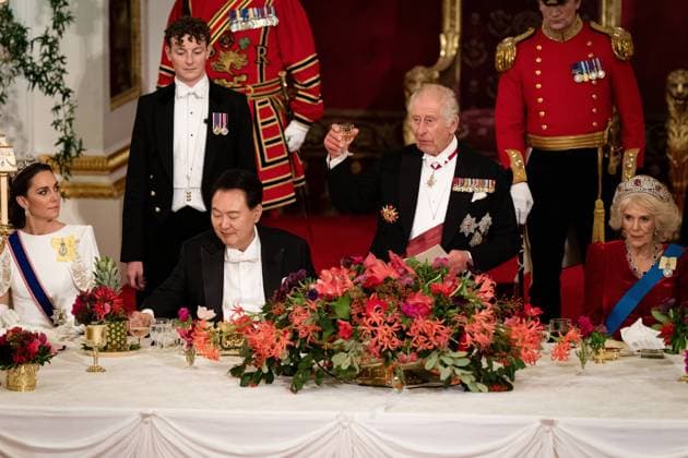 Bilder des Jahres 2023, Entertainment 11 November Entertainment Themen der Woche KW47 Entertainment Bilder des Tages South Korean President state visit to the UK President of South Korea Yoon Suk Yeol listens as King Charles III speaks at the state banquet at Buckingham Palace, London, for the state visit to the UK by President of South Korea Yoon Suk Yeol and his wife Kim Keon Hee. Picture date: Tuesday November 21, 2023., Credit:Aaron Chown Avalon UK, London  Copyright: xAaronxChownx xAvalonx 0823485057