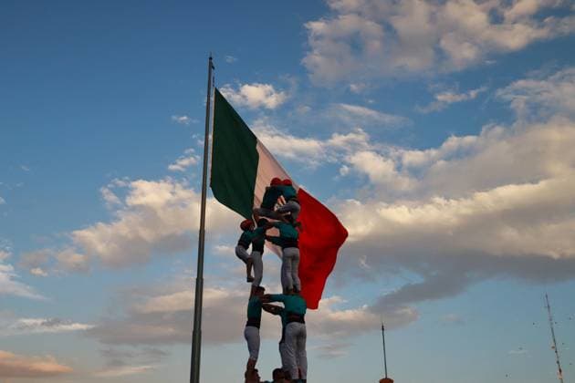 The Castellers of Vila franca Make An Eight Floors Human Tower November 21, 2023 in Mexico City, Mexico: The Castellers of Vila franca make an eight-story human tower as part of the celebration of 75 years of the founding of the Colle in the zocalo of Mexico City. On November 21, 2023. In Mexico City. (Photo by Carlos Santiago Eyepix Group) Copyright: xCarlosxSantiagox xEyepixxGroupx CS202311218367