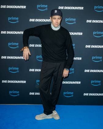 Amazon Prime Premiere - Die Discounter Steffel 3 Marc Hosemann bei der Serien Premiere zu Die Discounter - Staffel 3 von Amazon Prime im Napoleon Complex am 21.11.2023 in Berlin. Copyright: xEventpressxKochanx